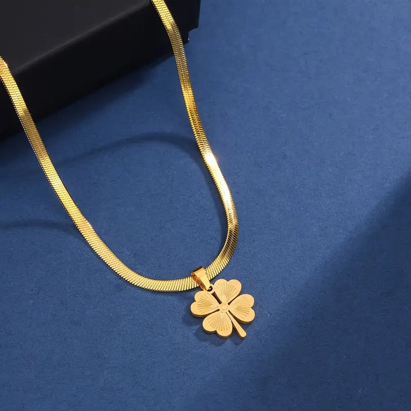 A classic and fashionable light luxury stainless steel snake bone chain.