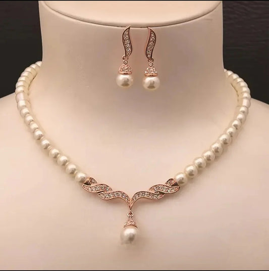 Necklace Set, Including a Pair of Earrings.