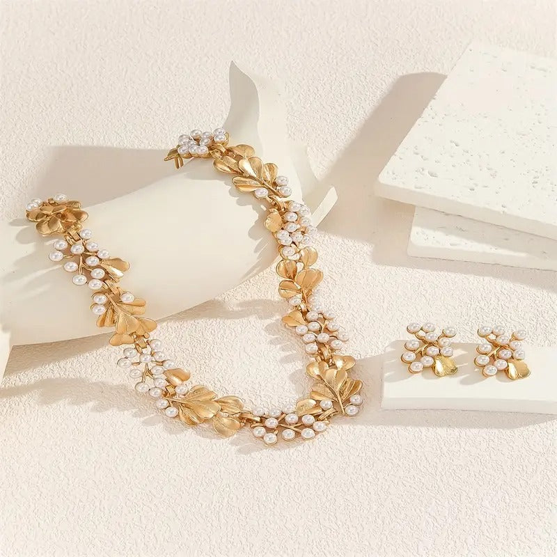 Vintage Fashion European and American Style Imitation Pearl Necklace Set.