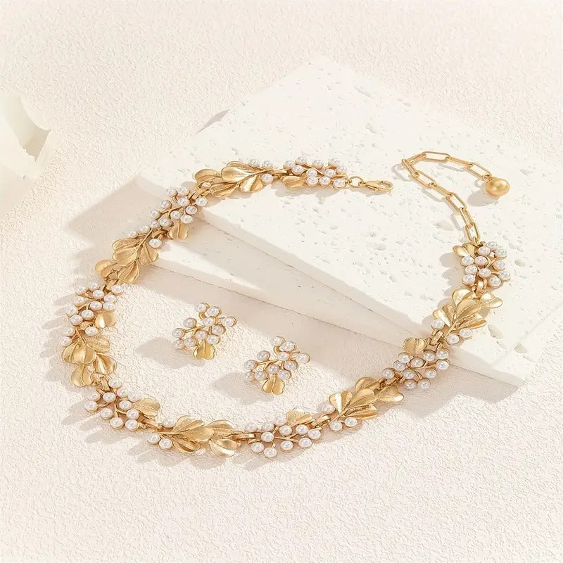 Vintage Fashion European and American Style Imitation Pearl Necklace Set.