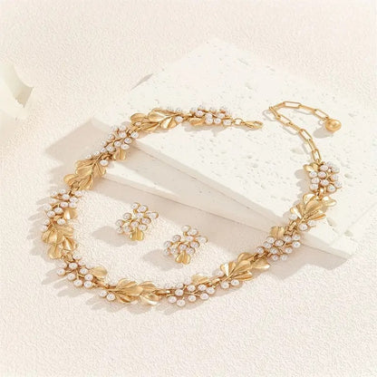 Vintage Fashion European and American Style Imitation Pearl Necklace Set.