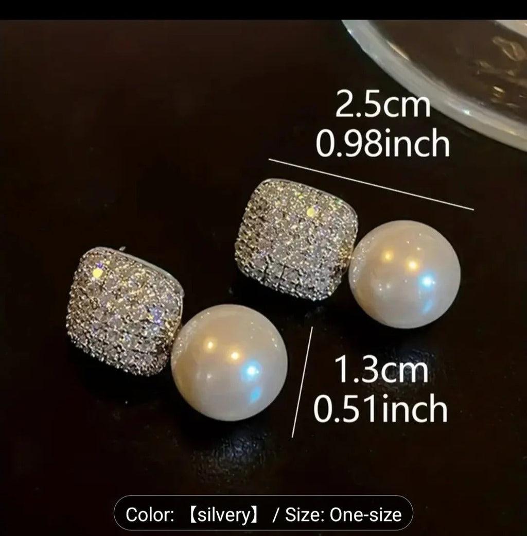 1 Pair of Luxury Women's Earrings.