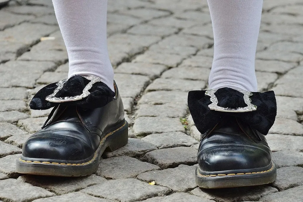 shoes to wear with disco pants