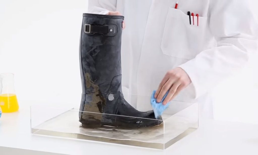 how to clean hunter boots