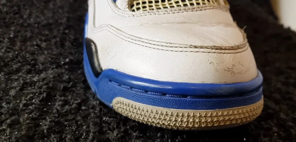 creases on Jordan 4